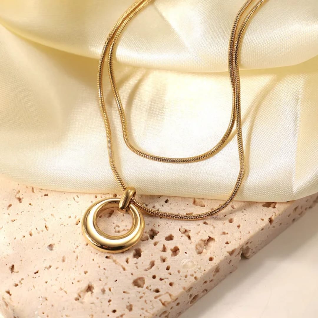 Svara Loop Necklace