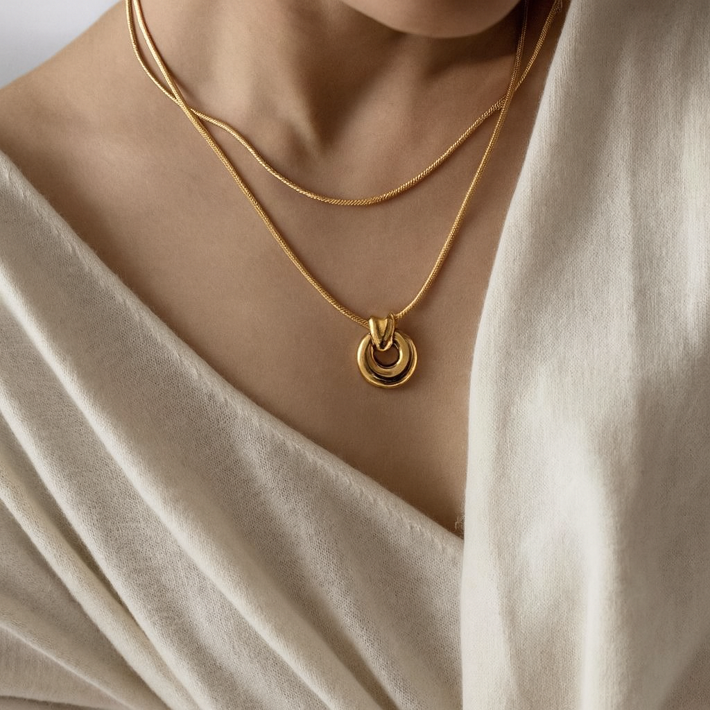 Svara Loop Necklace