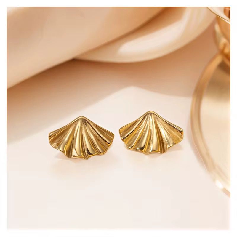 Sunray Shell Studs