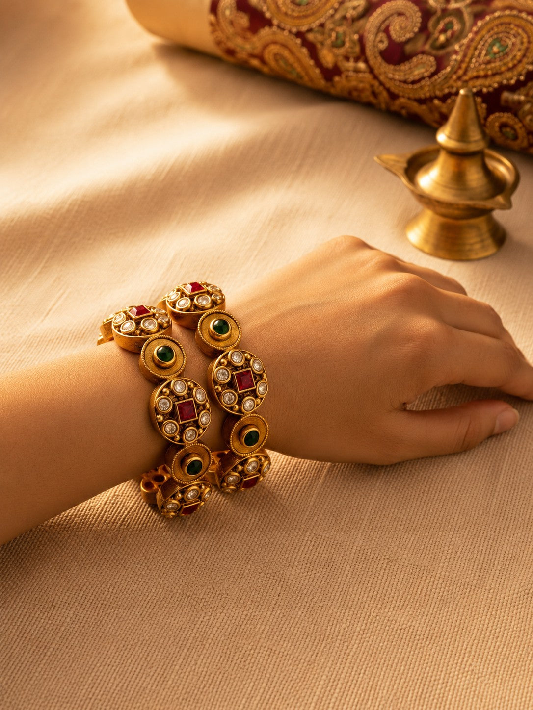 Navratna Royale Kada