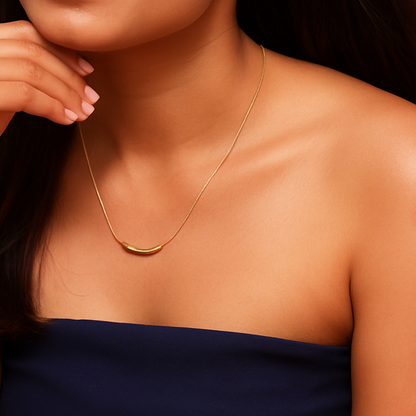 Elegant Curve Necklace