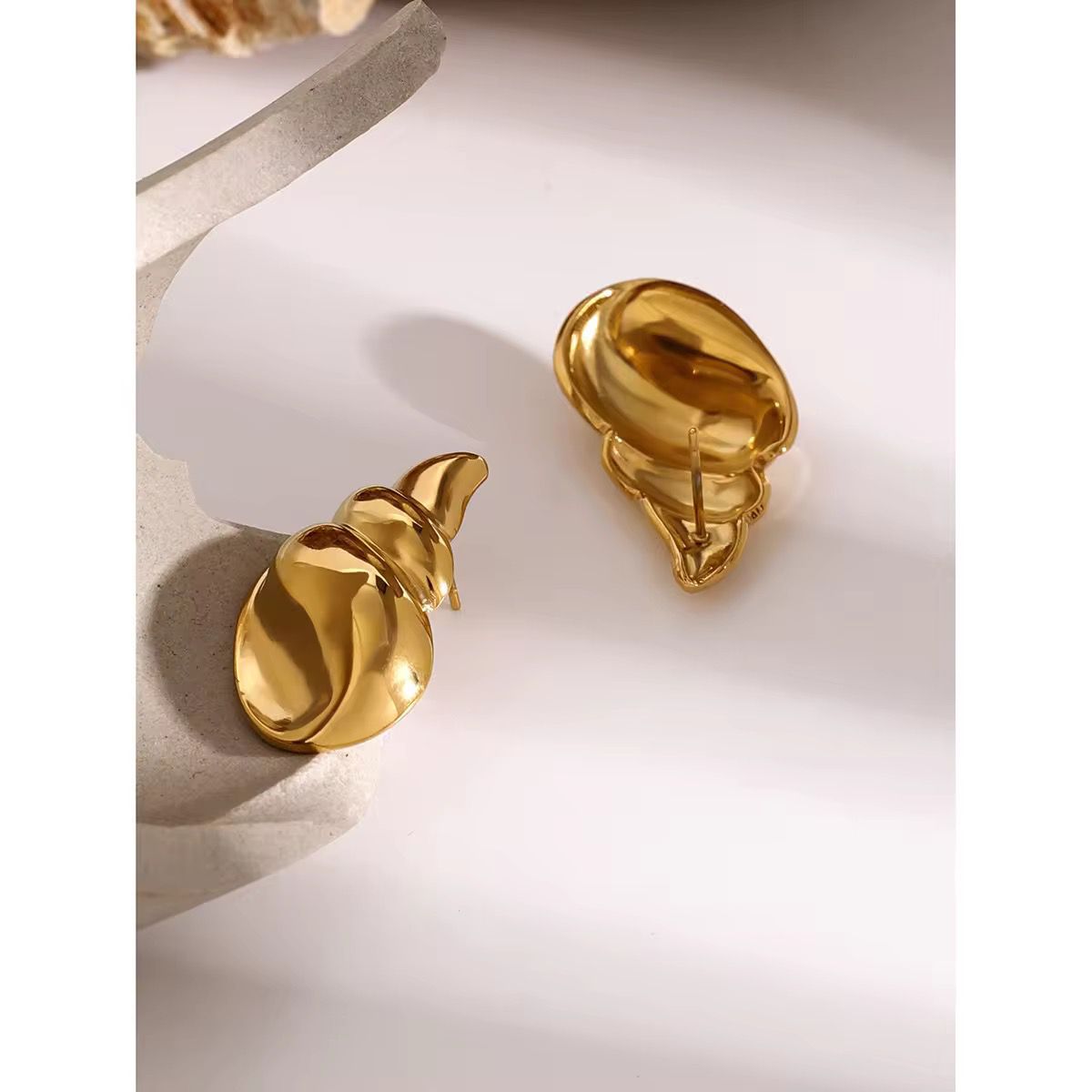 Aurelia Shell Studs