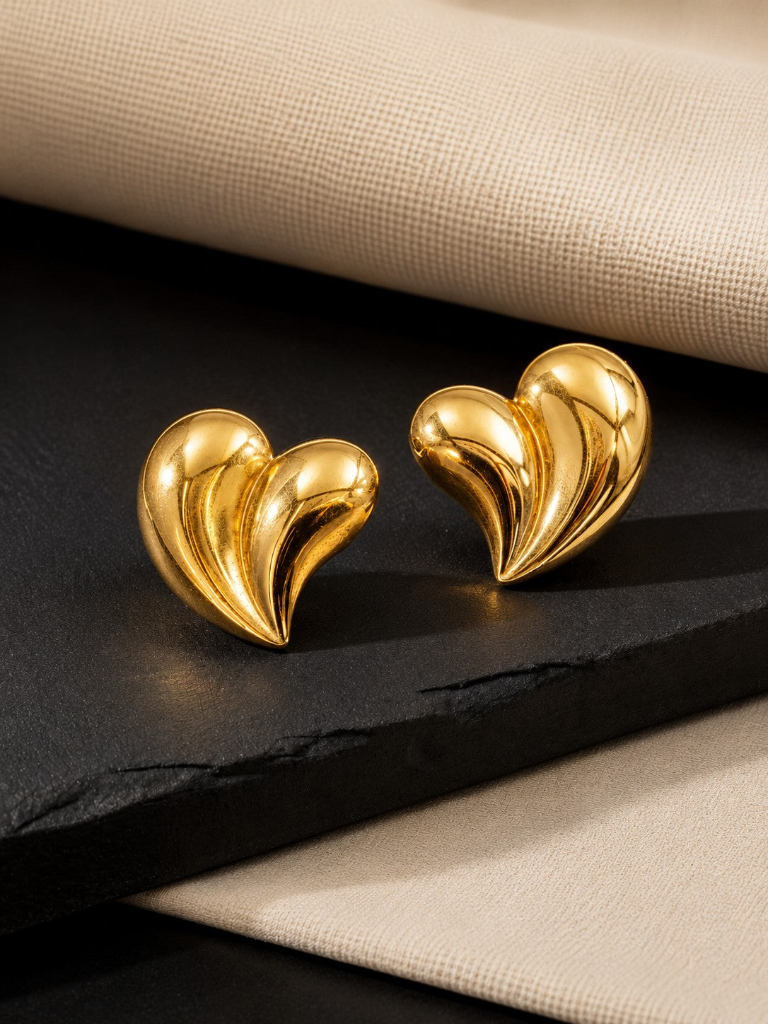 Anuraag Heart Stud