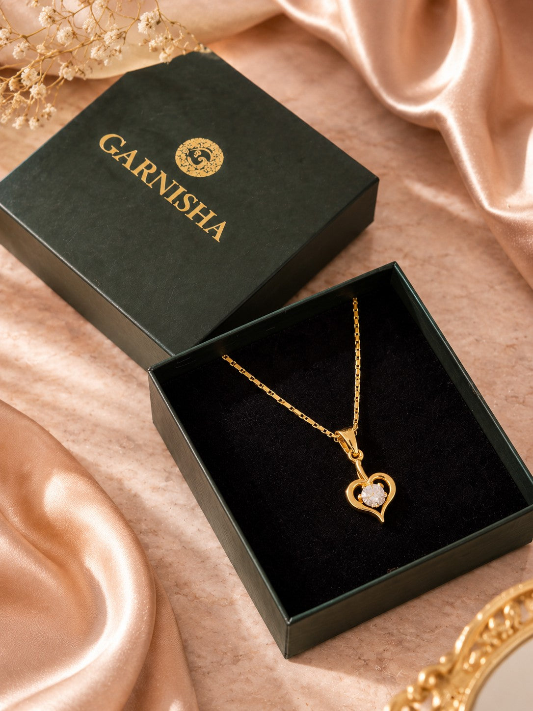 Sharp Heart Chain Pendant Set
