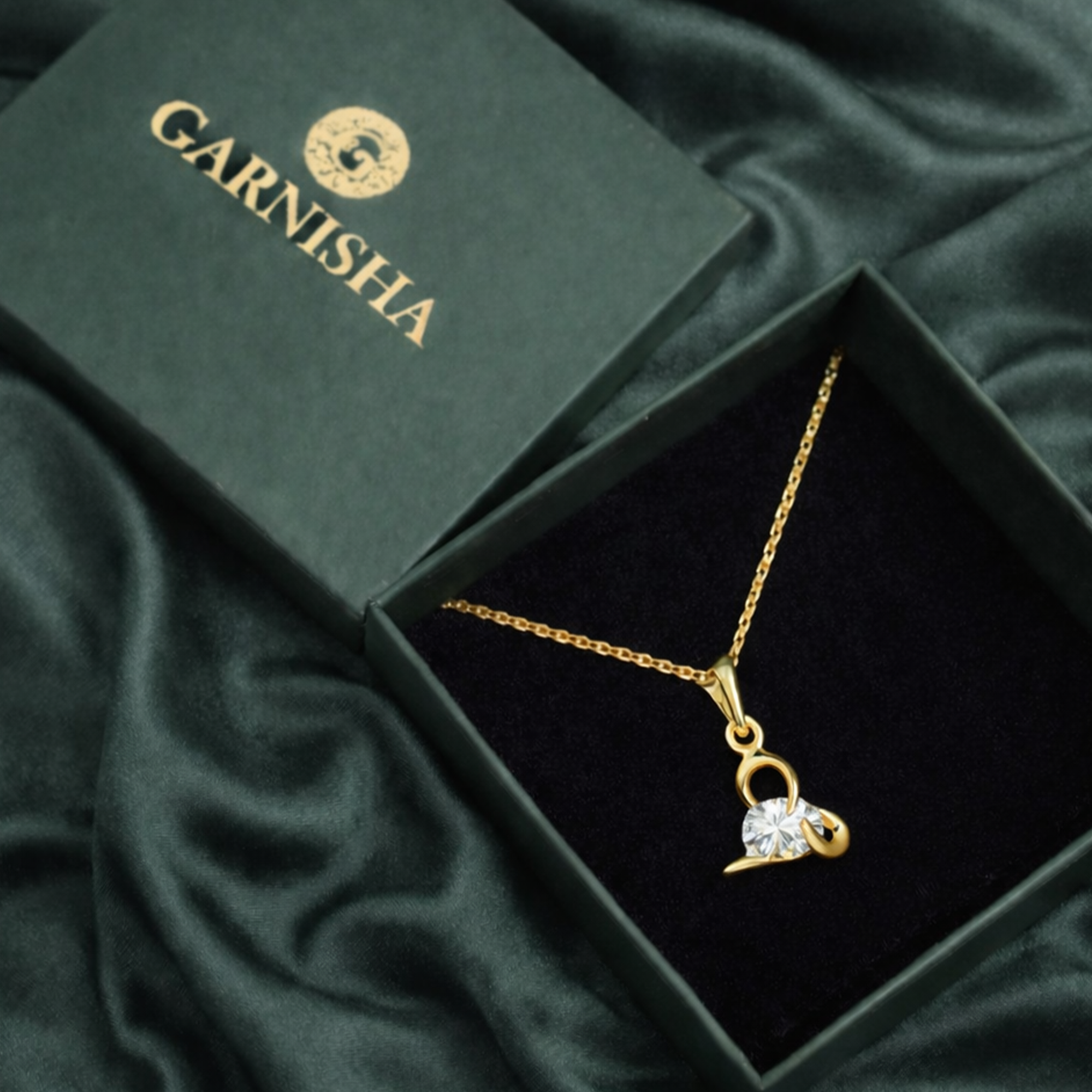 Shell Chain Pendant Set