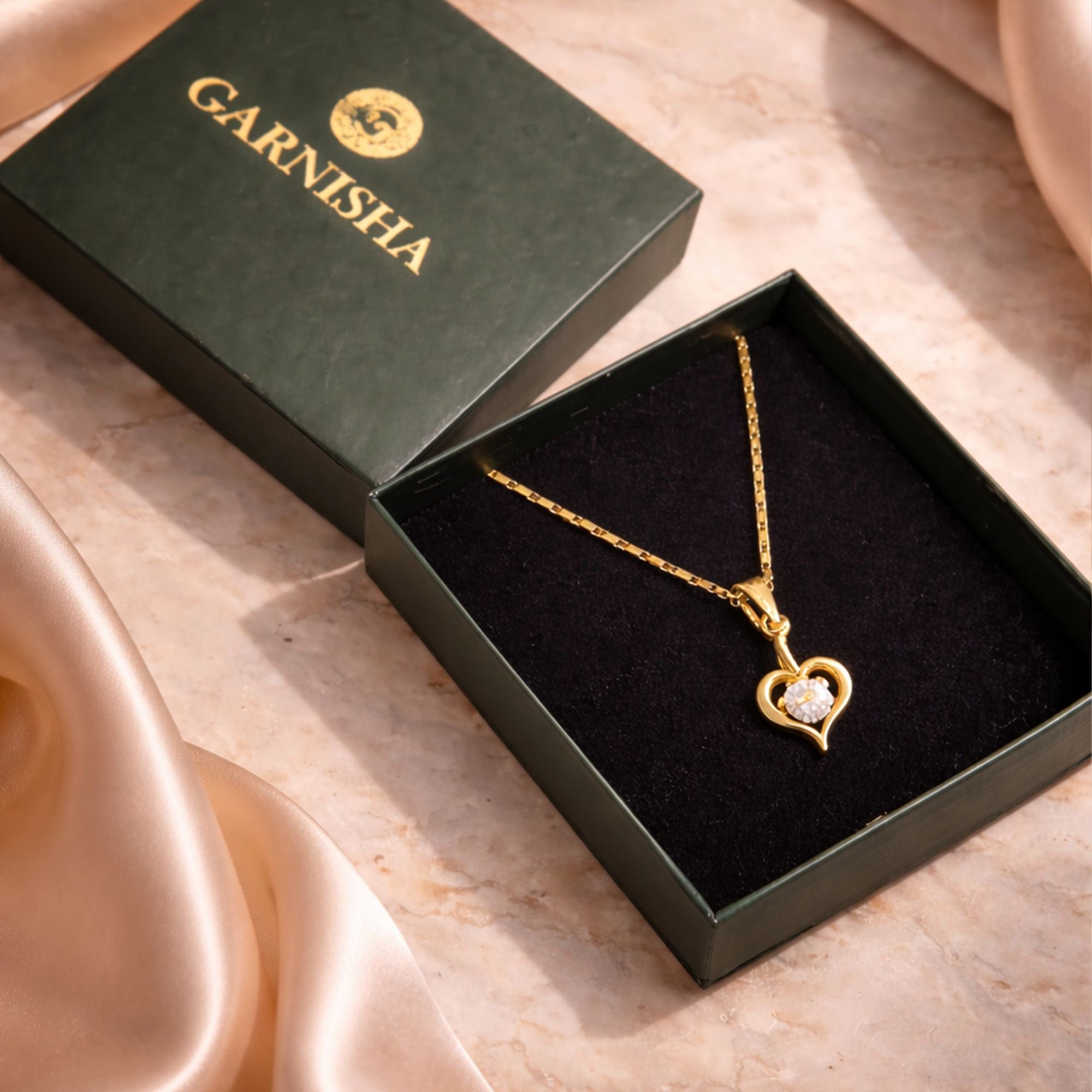 Sharp Heart Chain Pendant Set